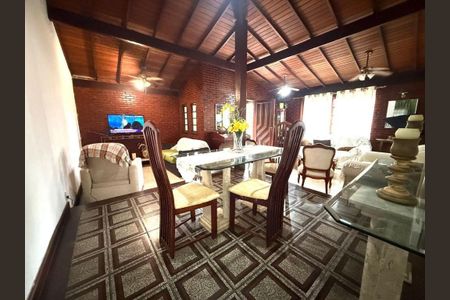 Casa à venda com 3 quartos, 184m² em Itaipu, Niterói
