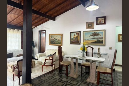 Casa à venda com 3 quartos, 184m² em Itaipu, Niterói