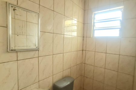 Banheiro de casa para alugar com 2 quartos, 35m² em Jardim Santa Barbara, Guarulhos