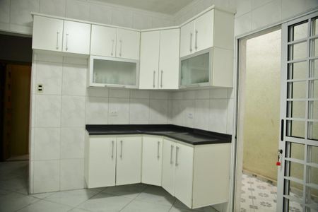 Casa para alugar com 125m², 2 quartos e 2 vagasCozinha 