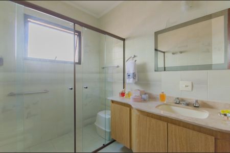 Apartamento para alugar com 340m², 3 quartos e 3 vagasBanheiro da Suíte 1