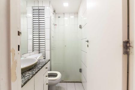 Banheiro de apartamento para alugar com 2 quartos, 54m² em Butantã, São Paulo