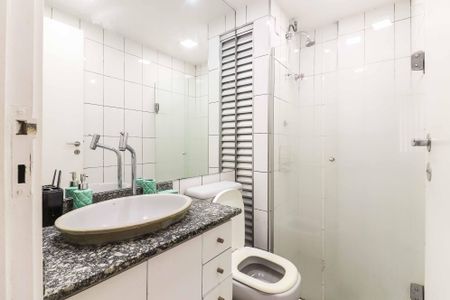 Banheiro de apartamento para alugar com 2 quartos, 54m² em Butantã, São Paulo