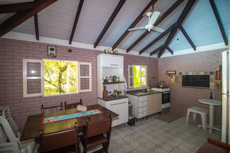 Casa à venda com 300m², 3 quartos e 4 vagasquiosque