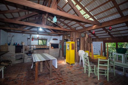 Casa à venda com 300m², 3 quartos e 4 vagasGalpão