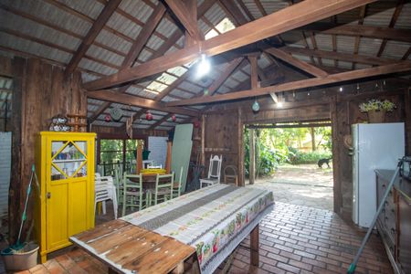 Casa à venda com 300m², 3 quartos e 4 vagasGalpão