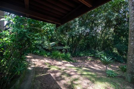 Casa à venda com 300m², 3 quartos e 4 vagasQuintal/Jardim