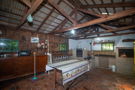 Casa à venda com 300m², 3 quartos e 4 vagasGalpão