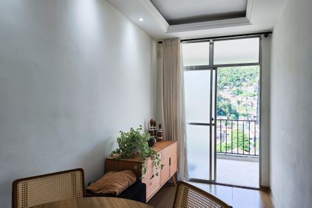Apartamento para alugar com 84m², 2 quartos e 1 vagaSala 