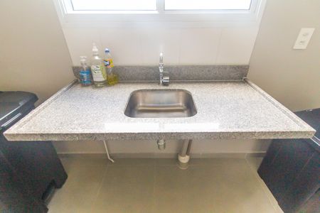 Apartamento para alugar com 32m², 2 quartos e sem vaga Apartamento para alugar com 32m², 2 quartos e sem vagaÁrea comum - Salão de festas