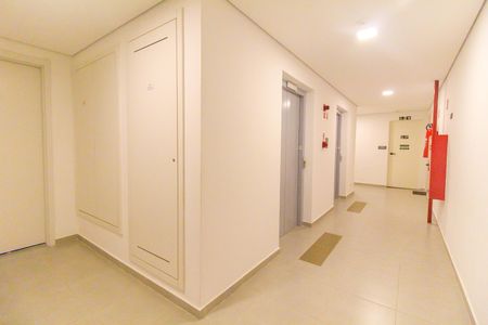Apartamento para alugar com 32m², 2 quartos e sem vaga Apartamento para alugar com 32m², 2 quartos e sem vagaHall