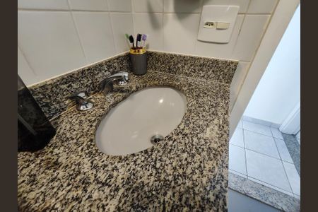 Apartamento à venda com 68m², 2 quartos e 1 vagaBanheiro Social