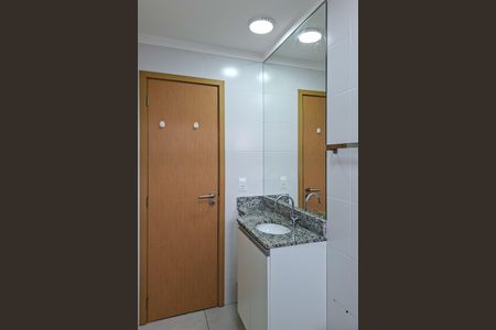 Apartamento para alugar com 74m², 2 quartos e 2 vagasBanheiro