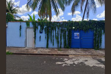 Casa para alugar com 360m², 2 quartos e 4 vagas Casa para alugar com 360m², 2 quartos e 4 vagasFachada