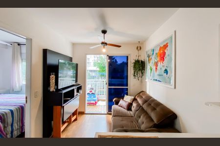 Apartamento à venda com 33m², 1 quarto e 1 vaga Apartamento à venda com 33m², 1 quarto e 1 vagaSala