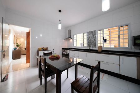 Casa à venda com 190m², 3 quartos e 2 vagasCozinha