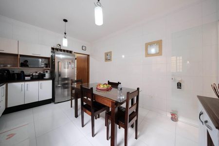 Casa à venda com 190m², 3 quartos e 2 vagasCozinha