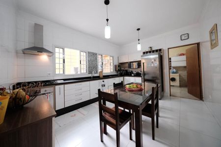Casa à venda com 190m², 3 quartos e 2 vagasCozinha