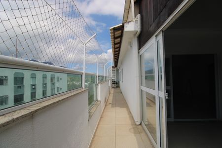 Apartamento à venda com 254m², 4 quartos e 2 vagasCorredor externo 