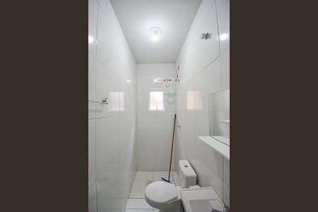 Banheiro de casa para alugar com 1 quarto, 32m² em Jardim Calux, São Bernardo do Campo