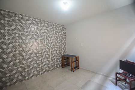 Sala/Quarto de casa para alugar com 1 quarto, 32m² em Jardim Calux, São Bernardo do Campo