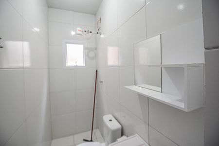 Banheiro de casa para alugar com 1 quarto, 32m² em Jardim Calux, São Bernardo do Campo