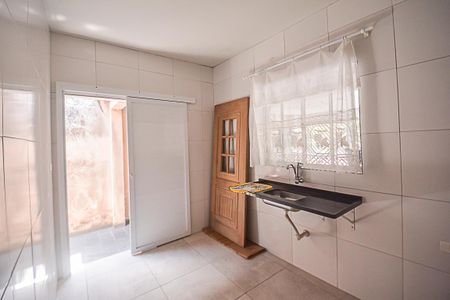 Cozinha de casa para alugar com 1 quarto, 32m² em Jardim Calux, São Bernardo do Campo