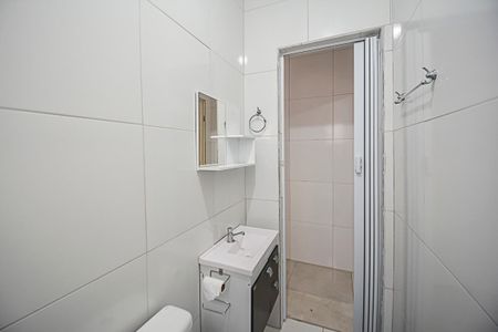 Banheiro de casa para alugar com 1 quarto, 32m² em Jardim Calux, São Bernardo do Campo