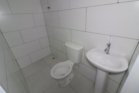 Banheiro de kitnet/studio para alugar com 1 quarto, 29m² em Quitaúna , Osasco