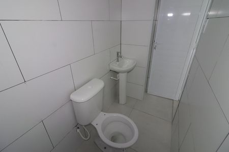 Banheiro de kitnet/studio para alugar com 1 quarto, 30m² em Vila Quitauna, Osasco