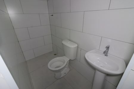 Banheiro de kitnet/studio para alugar com 1 quarto, 30m² em Vila Quitauna, Osasco