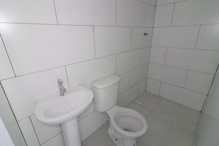 Banheiro de kitnet/studio para alugar com 1 quarto, 30m² em Vila Quitauna, Osasco