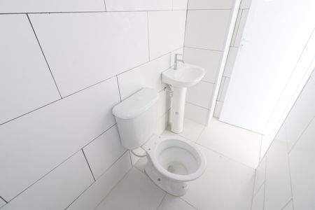 Banheiro de kitnet/studio para alugar com 1 quarto, 30m² em Vila Quitauna, Osasco