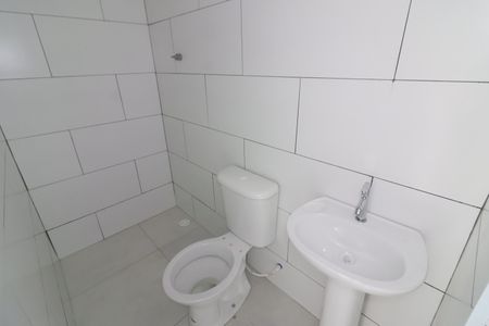 Banheiro de kitnet/studio para alugar com 1 quarto, 30m² em Vila Quitauna, Osasco