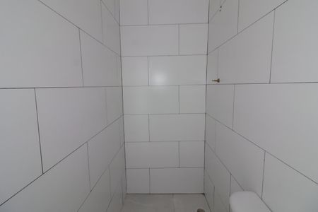Banheiro de kitnet/studio para alugar com 1 quarto, 30m² em Vila Quitauna, Osasco