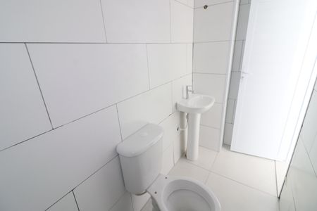 Banheiro de kitnet/studio para alugar com 1 quarto, 30m² em Vila Quitauna, Osasco