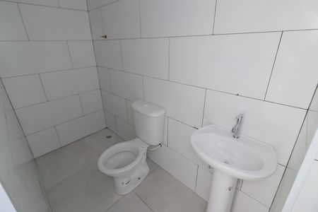 Banheiro de kitnet/studio para alugar com 1 quarto, 30m² em Vila Quitauna, Osasco