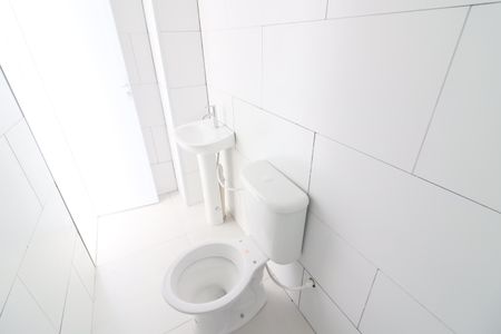 Banheiro de kitnet/studio para alugar com 1 quarto, 32m² em Vila Quitauna, Osasco