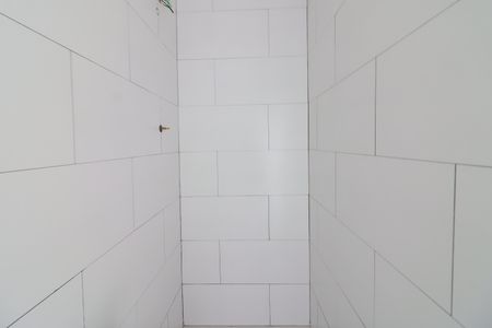 Banheiro de kitnet/studio para alugar com 1 quarto, 32m² em Vila Quitauna, Osasco