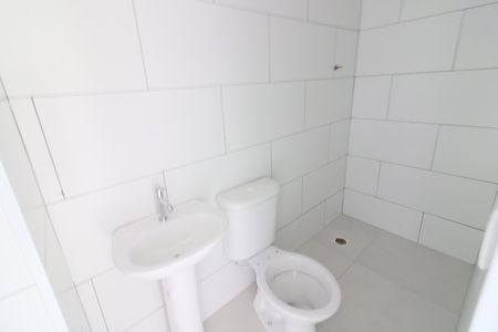 Banheiro de kitnet/studio para alugar com 1 quarto, 32m² em Vila Quitauna, Osasco