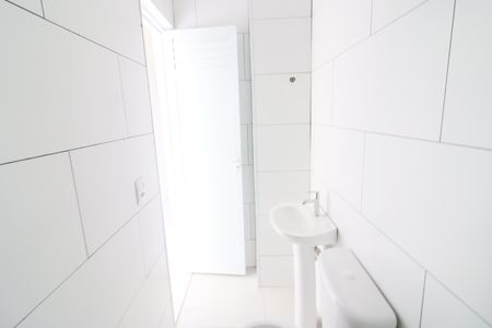Banheiro de kitnet/studio para alugar com 1 quarto, 32m² em Vila Quitauna, Osasco