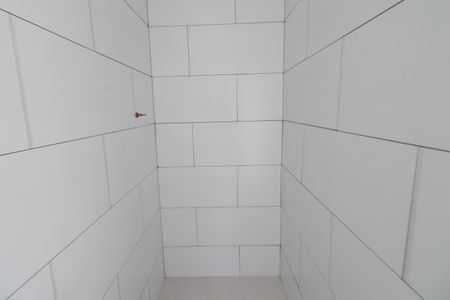 Banheiro de kitnet/studio para alugar com 1 quarto, 32m² em Vila Quitauna, Osasco