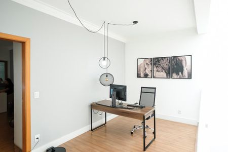 Casa à venda com 284m², 3 quartos e 3 vagasEscritório