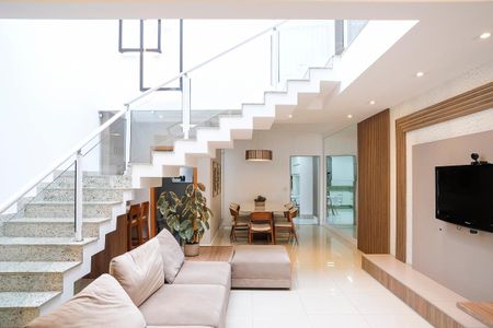 Casa à venda com 284m², 3 quartos e 3 vagasSala