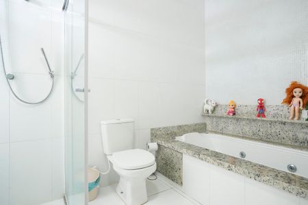 Casa à venda com 284m², 3 quartos e 3 vagasBanheiro da suíte 1