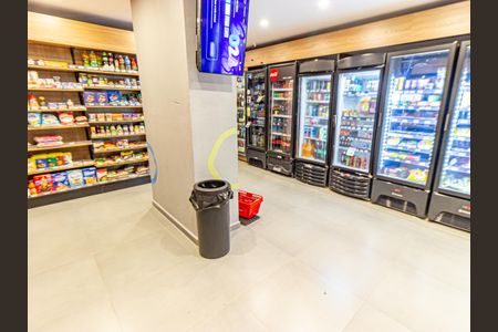 Apartamento à venda com 122m², 3 quartos e 2 vagas Apartamento à venda com 122m², 3 quartos e 2 vagasÁrea comum - Mercadinho