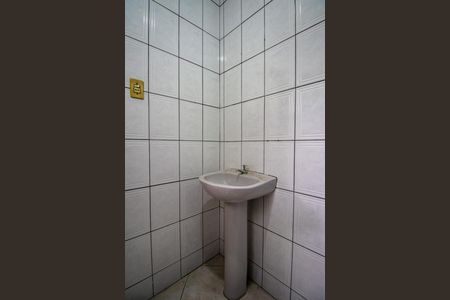 Banheiro de casa para alugar com 1 quarto, 47m² em Colubandê, São Gonçalo