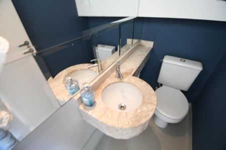 Casa de condomínio à venda com 80m², 3 quartos e 2 vagasLavabo