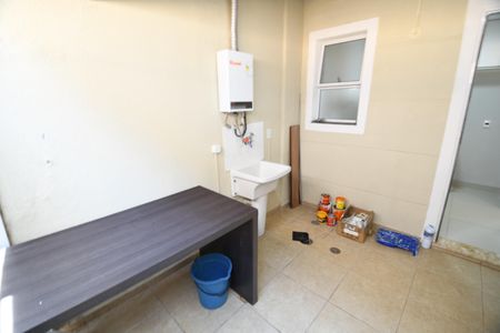 Casa de condomínio à venda com 80m², 3 quartos e 2 vagasÁrea de Serviço