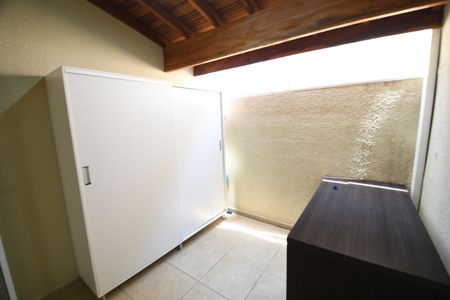Casa de condomínio à venda com 80m², 3 quartos e 2 vagasÁrea de Serviço
